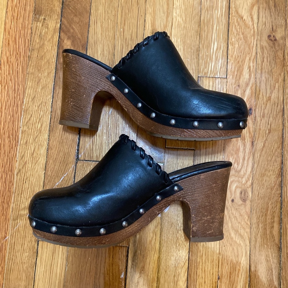 Clogs